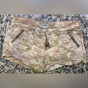 Old Navy Women's Oink & Tan Camouflage Cargo Jean Shorts